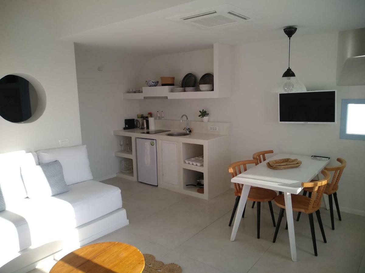 Sol-Mate Suites Иа Екстериор снимка
