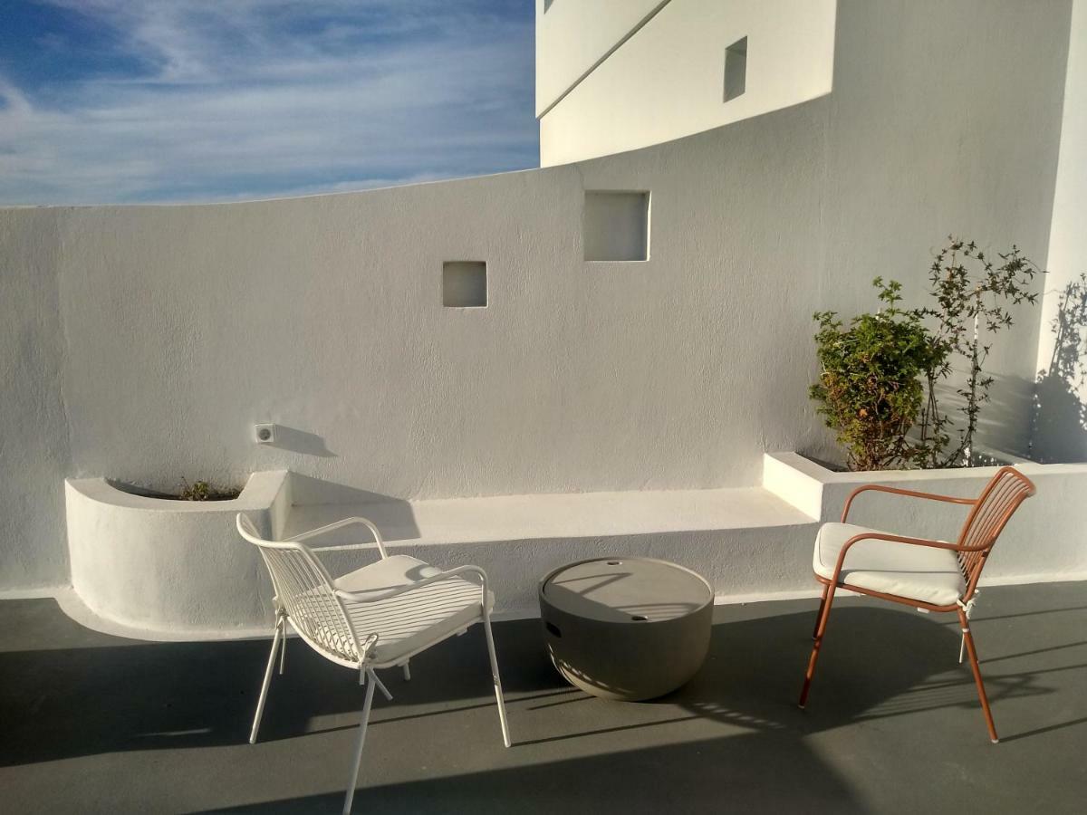 Sol-Mate Suites Иа Екстериор снимка