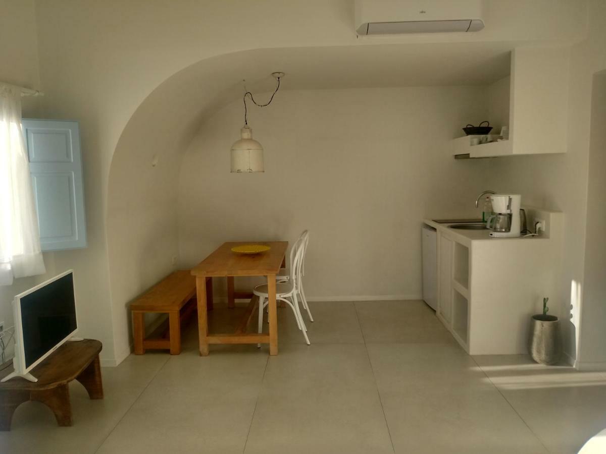 Sol-Mate Suites Иа Екстериор снимка