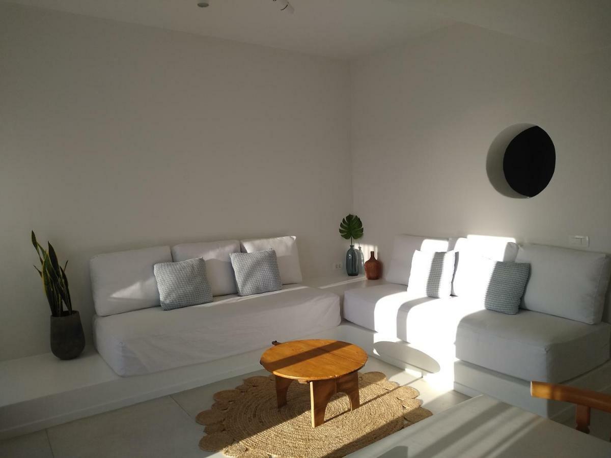 Sol-Mate Suites Иа Екстериор снимка