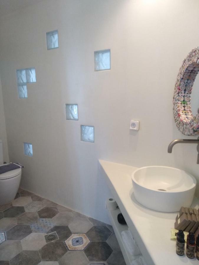 Sol-Mate Suites Иа Екстериор снимка
