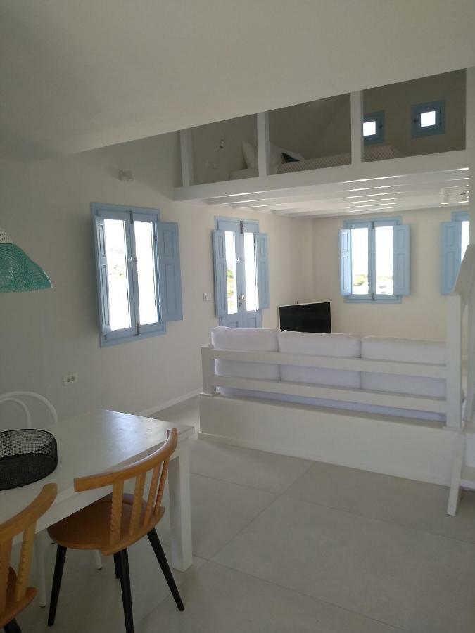 Sol-Mate Suites Иа Екстериор снимка